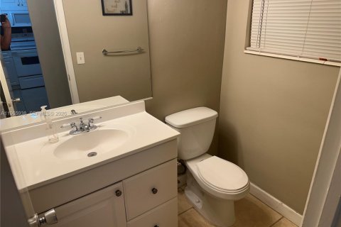 Condominio en venta en North Miami, Florida, 1 dormitorio, 81.57 m2 № 2029097 - foto 8