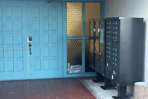 Condominio en venta en North Miami, Florida, 1 dormitorio, 81.57 m2 № 2029097 - foto 20