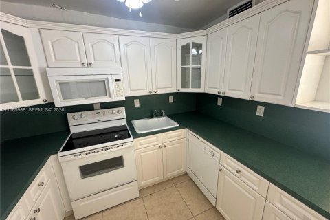 Condominio en venta en North Miami, Florida, 1 dormitorio, 81.57 m2 № 2029097 - foto 4