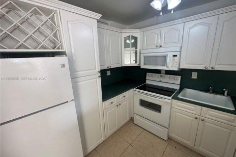 Condominio en venta en North Miami, Florida, 1 dormitorio, 81.57 m2 № 2029097 - foto 3