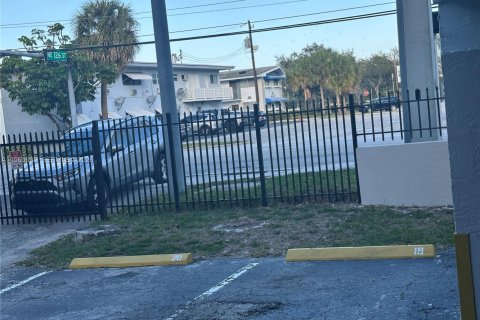 Condominio en venta en North Miami, Florida, 1 dormitorio, 81.57 m2 № 2029097 - foto 27