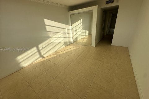 Condominio en venta en North Miami, Florida, 1 dormitorio, 81.57 m2 № 2029097 - foto 18