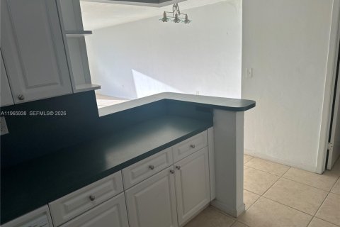 Condominio en venta en North Miami, Florida, 1 dormitorio, 81.57 m2 № 2029097 - foto 5