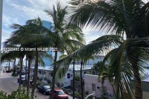 Condo in Hollywood, Florida, 1 bedroom № 1959101 - photo 3