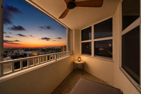 Condo in Pompano Beach, Florida, 2 bedrooms № 2276650 - photo 28