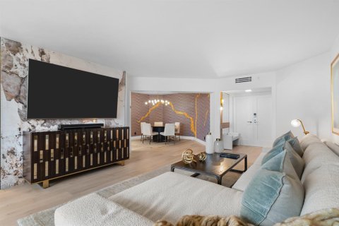 Condo in Pompano Beach, Florida, 2 bedrooms № 2276650 - photo 11