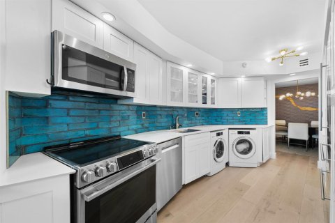 Condo in Pompano Beach, Florida, 2 bedrooms № 2276650 - photo 6