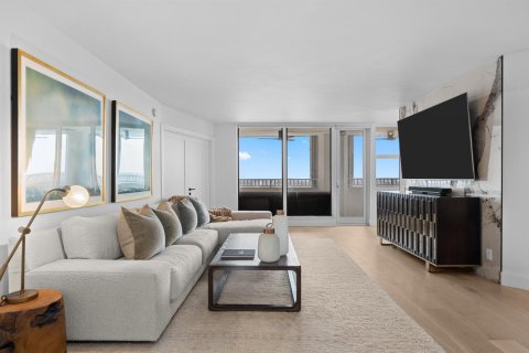 Condo in Pompano Beach, Florida, 2 bedrooms № 2276650 - photo 2