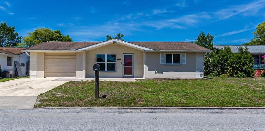 Villa ou maison à Port Richey, Floride 2 chambres, 91.32 m2 № 1840428