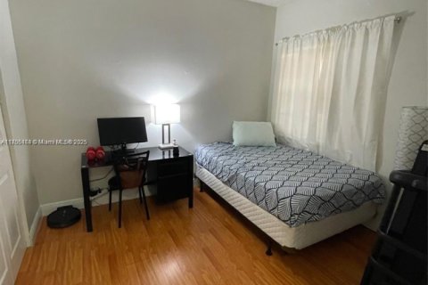 Condo in Pembroke Pines, Florida, 2 bedrooms  № 1875104 - photo 7