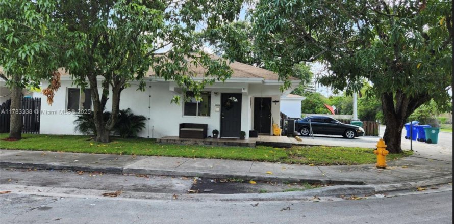 Commercial property in Miami, Florida 194.54 sq.m. № 1641942