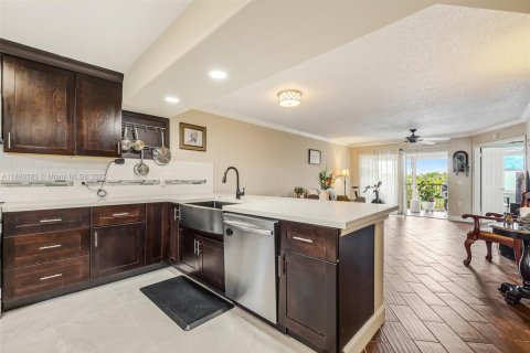 Copropriété à vendre à Sunrise, Floride: 2 chambres, 104.98 m2 № 1921929 - photo 3