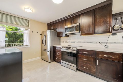 Copropriété à vendre à Sunrise, Floride: 2 chambres, 104.98 m2 № 1921929 - photo 8
