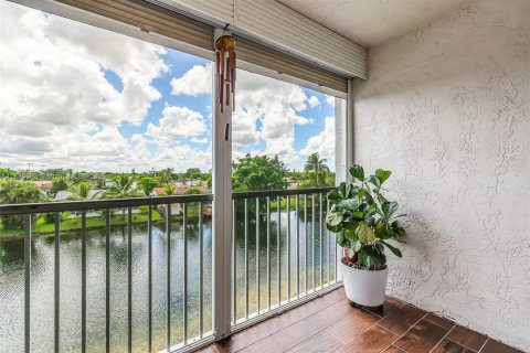 Copropriété à vendre à Sunrise, Floride: 2 chambres, 104.98 m2 № 1921929 - photo 16