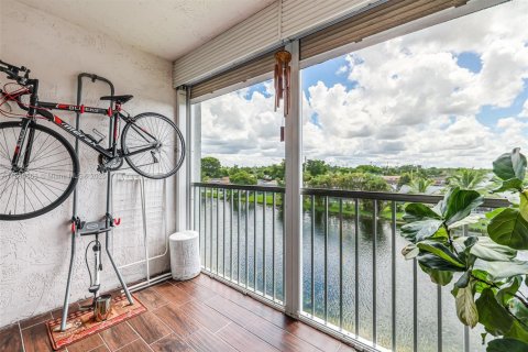 Copropriété à vendre à Sunrise, Floride: 2 chambres, 104.98 m2 № 1921929 - photo 15