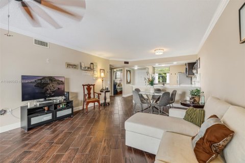 Copropriété à vendre à Sunrise, Floride: 2 chambres, 104.98 m2 № 1921929 - photo 12