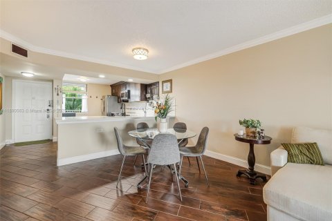 Copropriété à vendre à Sunrise, Floride: 2 chambres, 104.98 m2 № 1921929 - photo 13