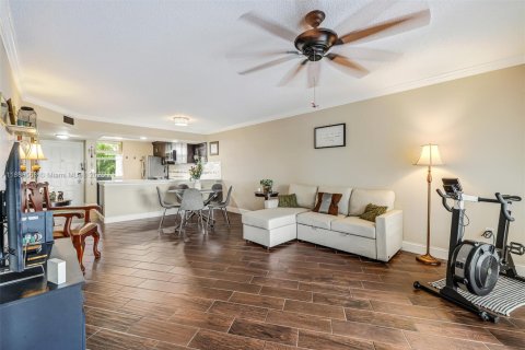 Copropriété à vendre à Sunrise, Floride: 2 chambres, 104.98 m2 № 1921929 - photo 10