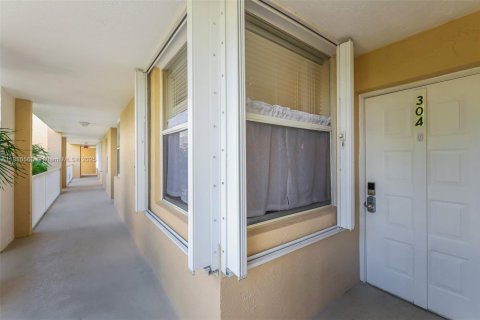 Copropriété à vendre à Sunrise, Floride: 2 chambres, 104.98 m2 № 1921929 - photo 27