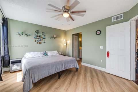 Copropriété à vendre à Sunrise, Floride: 2 chambres, 104.98 m2 № 1921929 - photo 18
