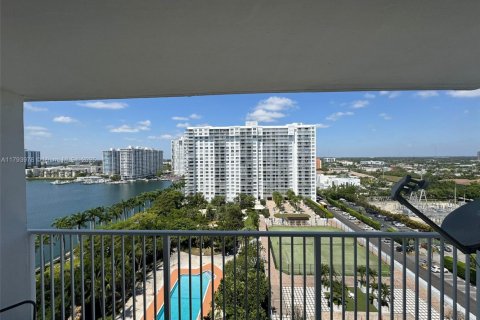 Кондоминиум с 1 спальней в Авентура, Флорида № 1711274