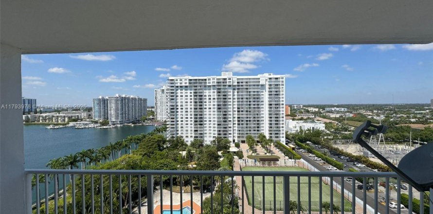 Condo in Aventura, Florida, 1 bedroom № 1711274