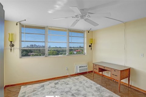 Condo in Fort Lauderdale, Florida, 2 bedrooms  № 2066706 - photo 10