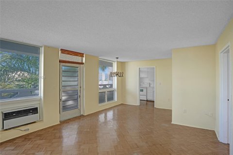 Condo in Fort Lauderdale, Florida, 2 bedrooms  № 2066706 - photo 5