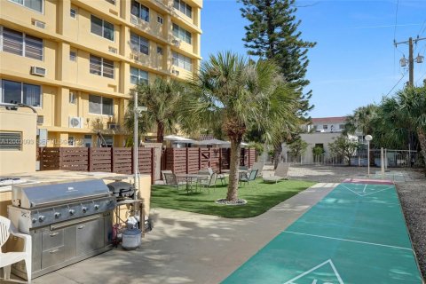 Condo in Fort Lauderdale, Florida, 2 bedrooms  № 2066706 - photo 16