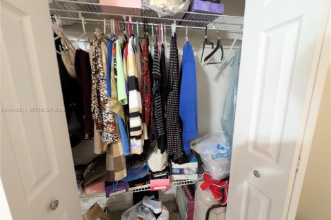 Condominio en venta en Hialeah, Florida, 2 dormitorios, 82.22 m2 № 1999480 - foto 20