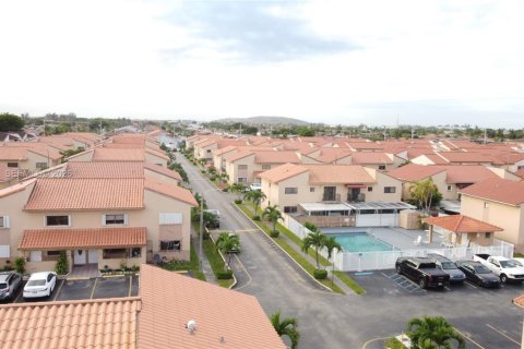 Condominio en venta en Hialeah, Florida, 2 dormitorios, 82.22 m2 № 1999480 - foto 28