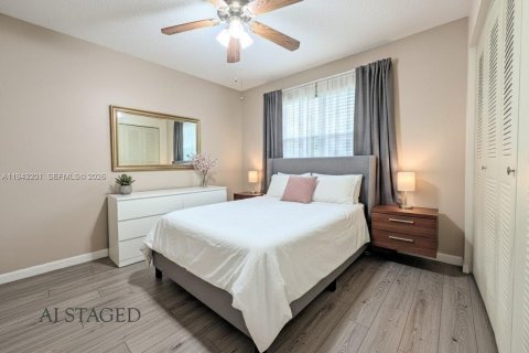 Condominio en venta en Hialeah, Florida, 2 dormitorios, 82.22 m2 № 1999480 - foto 5