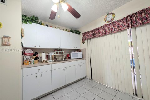 Condominio en venta en Hialeah, Florida, 2 dormitorios, 82.22 m2 № 1999480 - foto 16