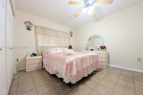 Condominio en venta en Hialeah, Florida, 2 dormitorios, 82.22 m2 № 1999480 - foto 22