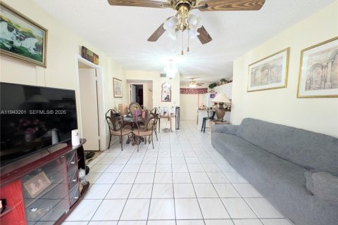 Condominio en venta en Hialeah, Florida, 2 dormitorios, 82.22 m2 № 1999480 - foto 15