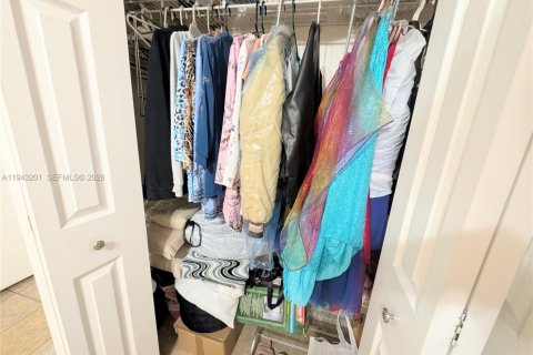 Condominio en venta en Hialeah, Florida, 2 dormitorios, 82.22 m2 № 1999480 - foto 24