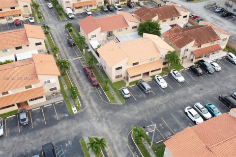 Condominio en venta en Hialeah, Florida, 2 dormitorios, 82.22 m2 № 1999480 - foto 30