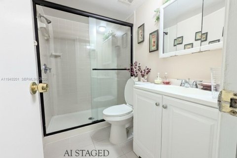 Condominio en venta en Hialeah, Florida, 2 dormitorios, 82.22 m2 № 1999480 - foto 6