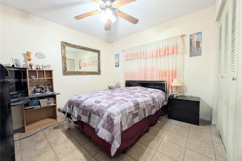 Condominio en venta en Hialeah, Florida, 2 dormitorios, 82.22 m2 № 1999480 - foto 19