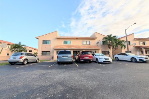Condominio en venta en Hialeah, Florida, 2 dormitorios, 82.22 m2 № 1999480 - foto 12