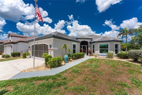 House in Punta Gorda, Florida 2 bedrooms, 134.62 sq.m. № 1787864 - photo 2
