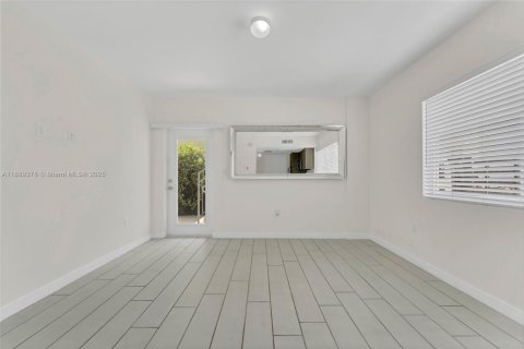 Copropriété à vendre à Miami Beach, Floride: 1 chambre, 41.62 m2 № 1938696 - photo 2
