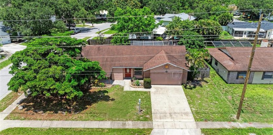 House in Sarasota, Florida 3 bedrooms, 129.88 sq.m. № 2238162