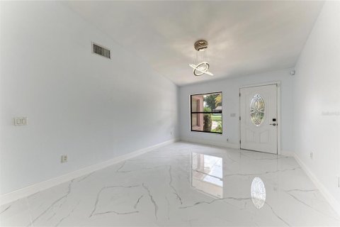 House in Sarasota, Florida 3 bedrooms, 129.88 sq.m. № 2238162 - photo 13