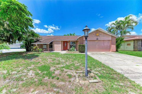 House in Sarasota, Florida 3 bedrooms, 129.88 sq.m. № 2238162 - photo 5