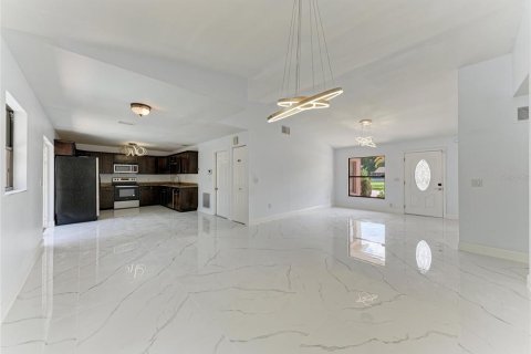 House in Sarasota, Florida 3 bedrooms, 129.88 sq.m. № 2238162 - photo 21