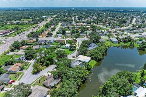 House in Sarasota, Florida 3 bedrooms, 129.88 sq.m. № 2238162 - photo 3