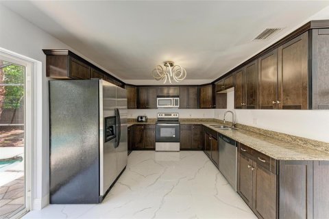 House in Sarasota, Florida 3 bedrooms, 129.88 sq.m. № 2238162 - photo 16