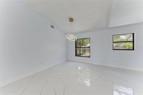 House in Sarasota, Florida 3 bedrooms, 129.88 sq.m. № 2238162 - photo 19