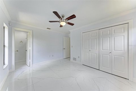 House in Sarasota, Florida 3 bedrooms, 129.88 sq.m. № 2238162 - photo 26